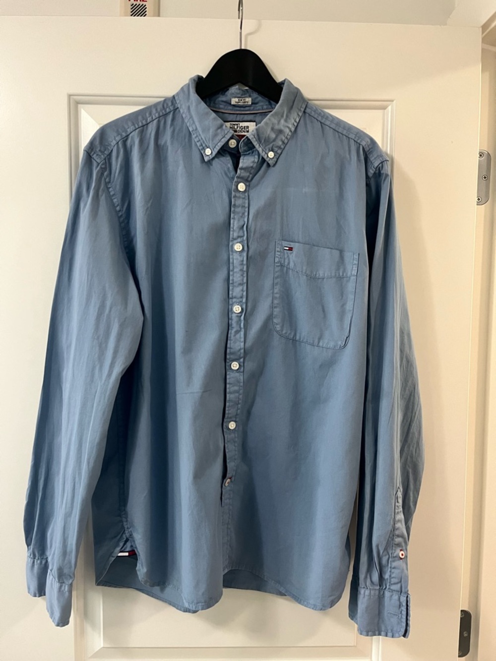 Tommy Hilfiger Men’s Light Blue Button-Front Dress Shirt